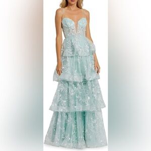 NWT Beaded Appliqué Tiered Gown Mac Duggal size 6
